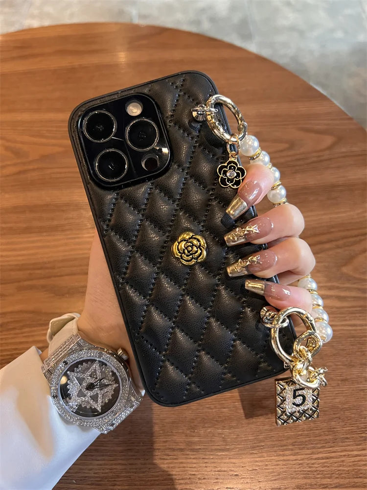 Capa de Luxo com Corrente e Flor 3D para iPhone 17 16 15 14 13 12 11 Pro Max